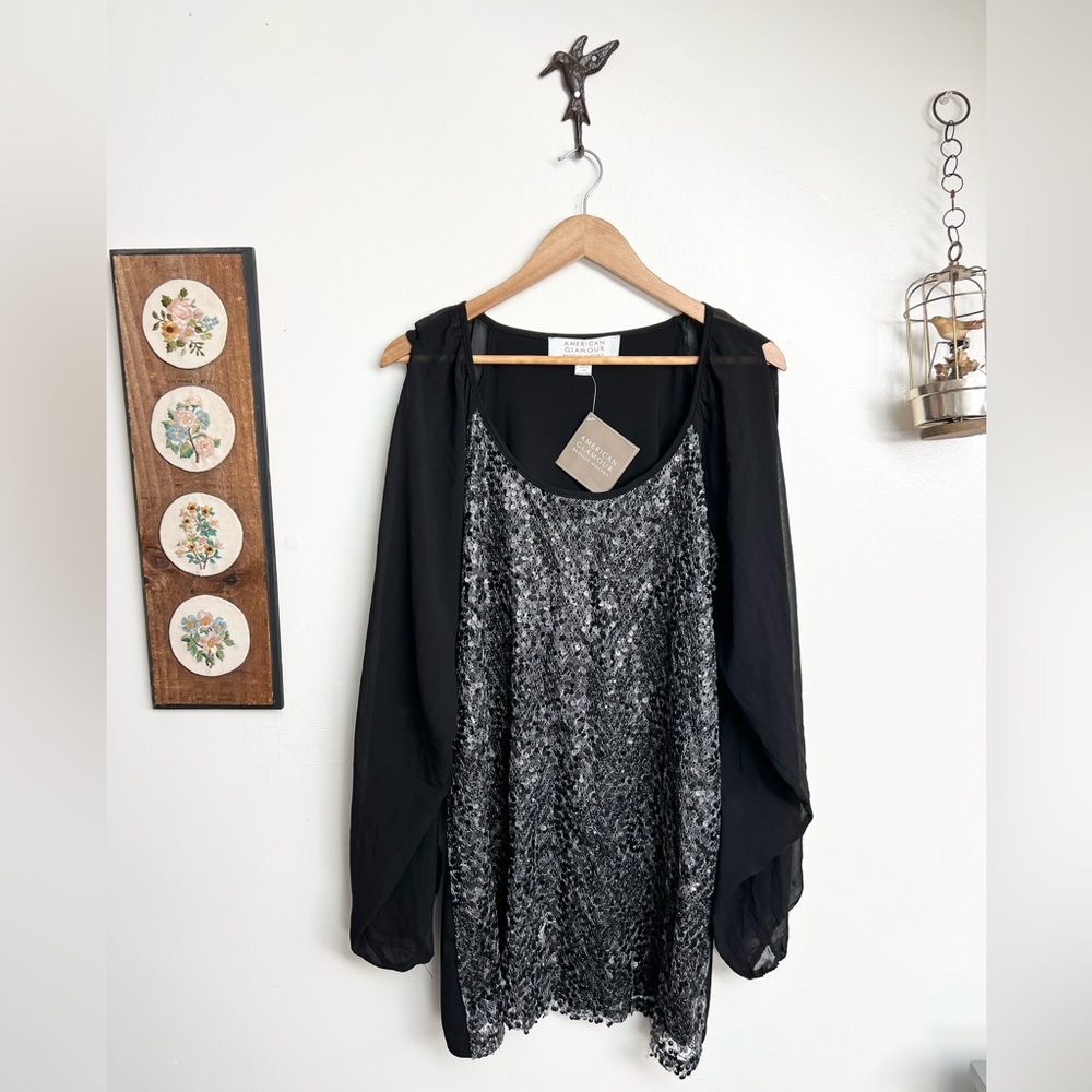 Badgley Mischka Sequins Tunic Cold
Shoulder Blouse NWT Large